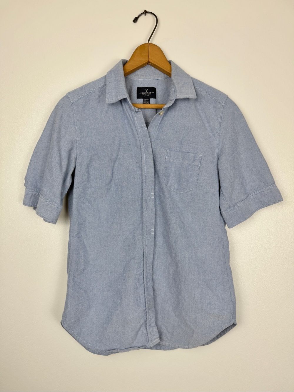 American Eagle Oxford Button Up Shirt XS  Blue Chambray Cotton Preppy Classic